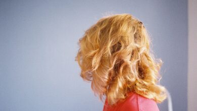 blonde haired woman in red shirt